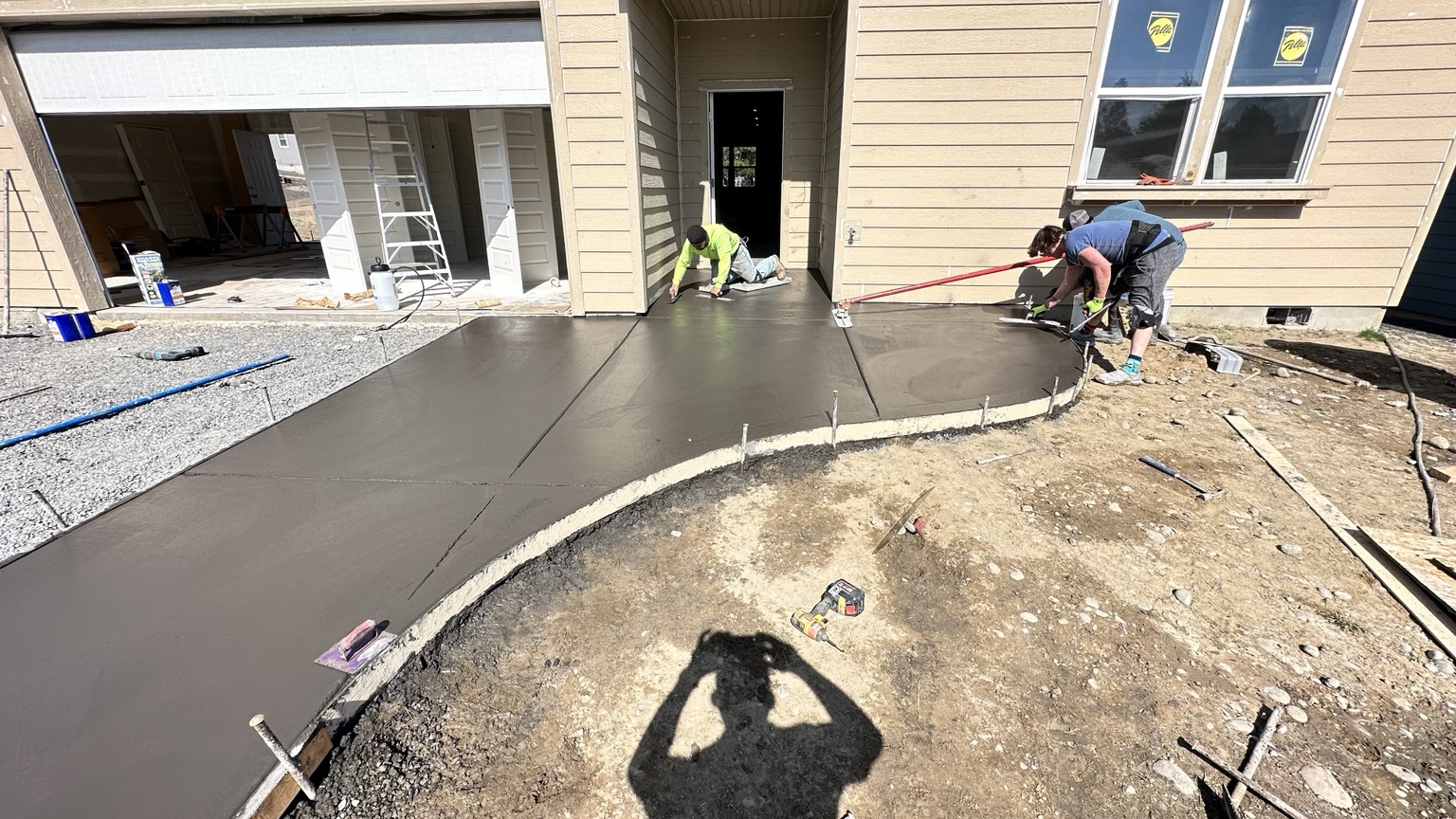 Curved residential patio pour