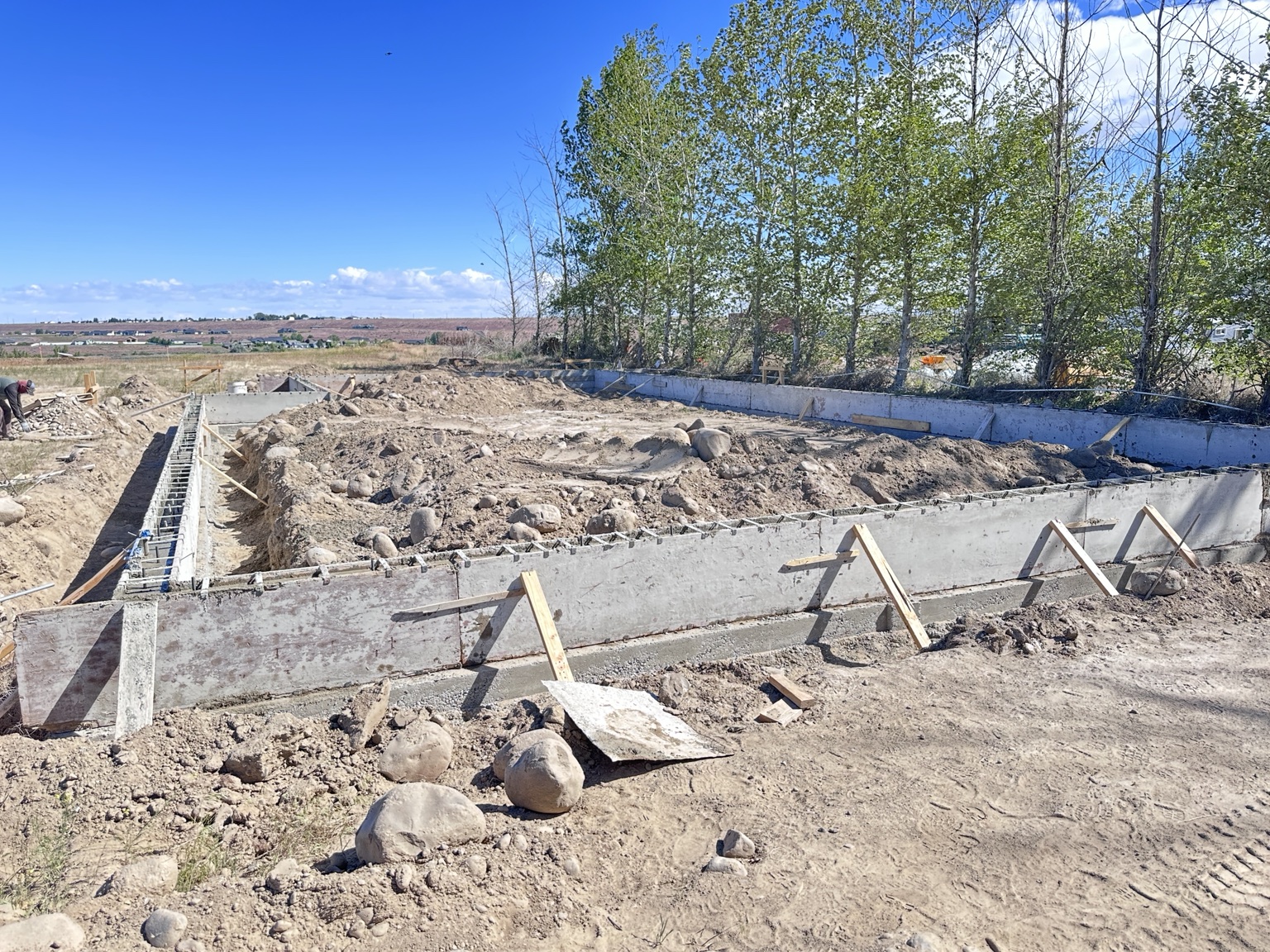 Foundation walls and site preparation